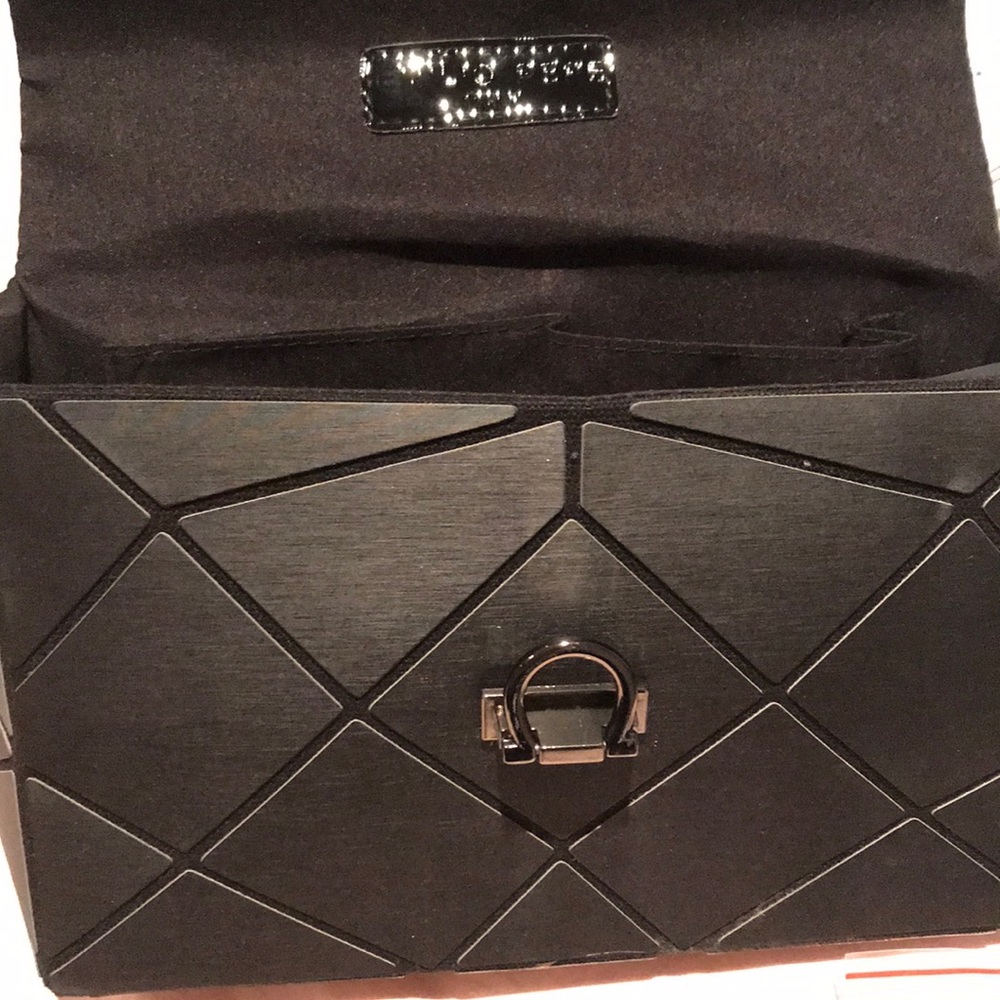 Rubber feel black handle or chain shoulder